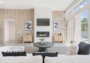 3 Schlafzimmer, Schreibtisch, Bügeleisen/Bügelbrett, Reisekinderbett