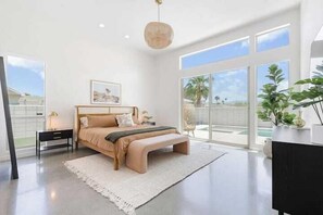 3 Schlafzimmer, Schreibtisch, Bügeleisen/Bügelbrett, Reisekinderbett