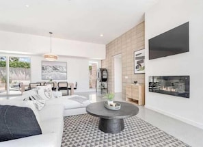 Fernseher, Kamin, Videospiele, Arbeitsbereiche