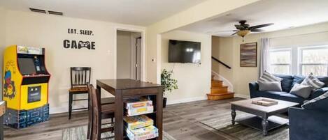 智能电视、电子游戏