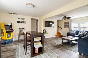 Smart TV, video games