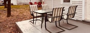 Outdoor dining - Family Affair in Philly Suburbs - Free Parking (Clifton Heights)