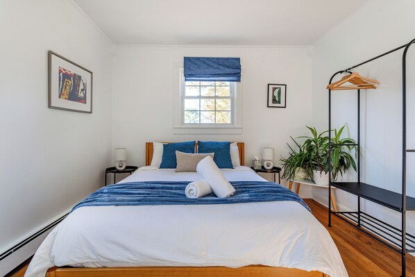 3 bedrooms, desk, iron/ironing board, travel cot