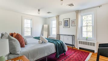 3 bedrooms, desk, iron/ironing board, travel crib