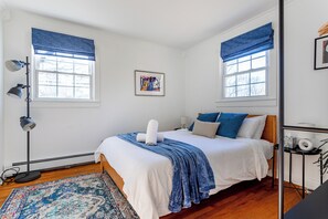 3 dormitoris, escriptori i planxa i posts de planxar 