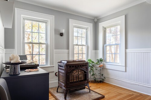 5 miles from New Paltz, close to Vassar, SUNY ideal for weddings and graduations