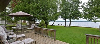Cozy Lakefront Cottage in Kawartha Lakes