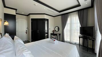 Executive Deluxe Double | Premium bedding, minibar, soundproofing, free WiFi