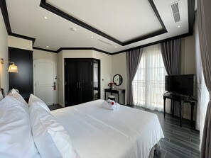 Executive Deluxe Double | Premium bedding, minibar, soundproofing, free WiFi