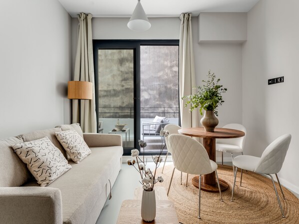 Estudio, Terraza, vista a la ciudad | Área de sala de estar