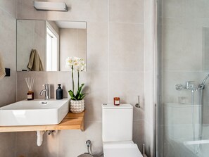 Studio, Terrasse, Stadtblick | Badezimmer