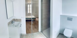 Shower, hair dryer, towels - Town house (Marmande)