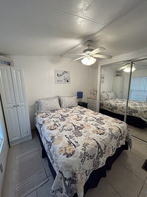 1 bedroom, free WiFi, bed sheets - Cozy Venture Out Cottage (Cudjoe Key)