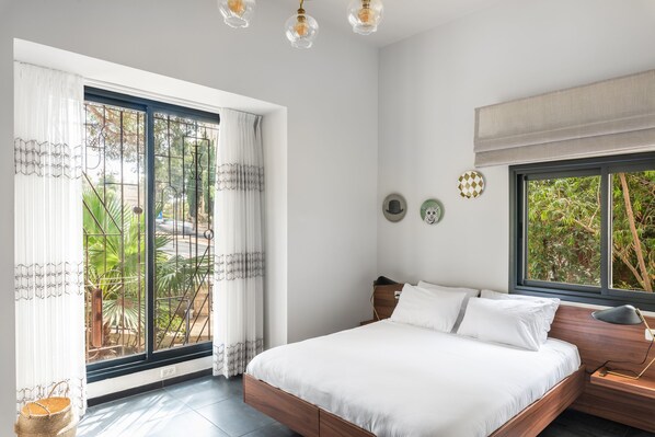 Room, 1 Queen Bed, Balcony, Garden View | 1 bedroom, desk, laptop workspace, soundproofing - Domus Carmel Hotel (Haifa)