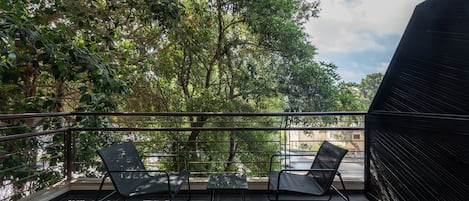 Habitación, 1 cama Queen size, balcón, vista al jardín | Terraza o patio
