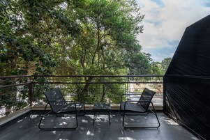 客房, 1 张大床, 阳台, 花园景观 | 露台