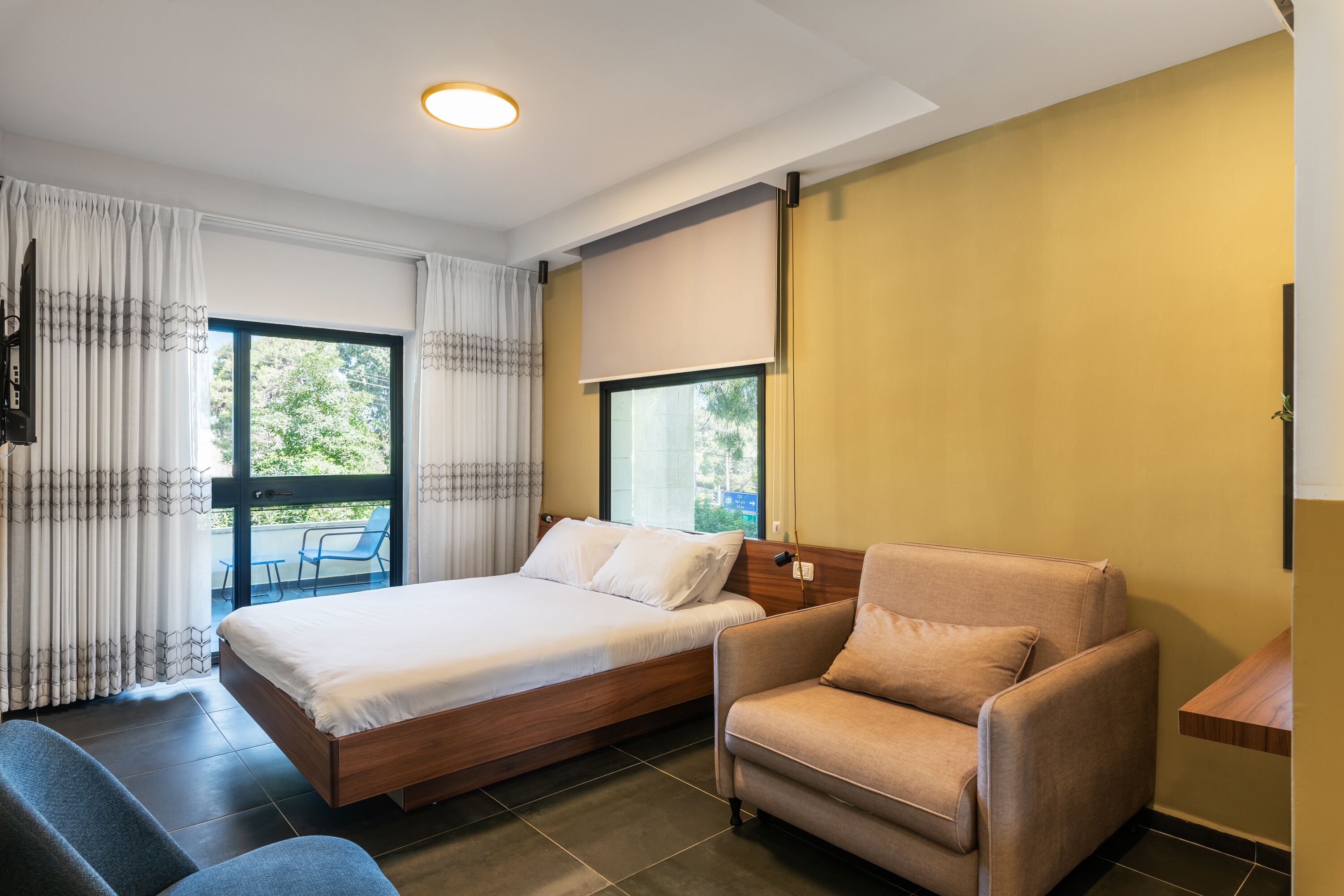 Zimmer, 1 Queen-Bett und Schlafsofa, Balkon, Gartenblick