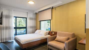 Zimmer, 1 Queen-Bett und Schlafsofa, Balkon, Gartenblick