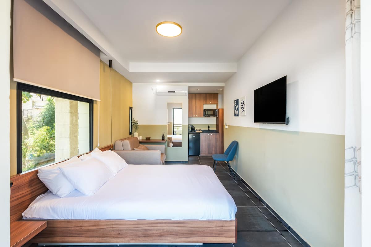 Zimmer, 1Â Queen-Bett und Schlafsofa, Balkon, Gartenblick