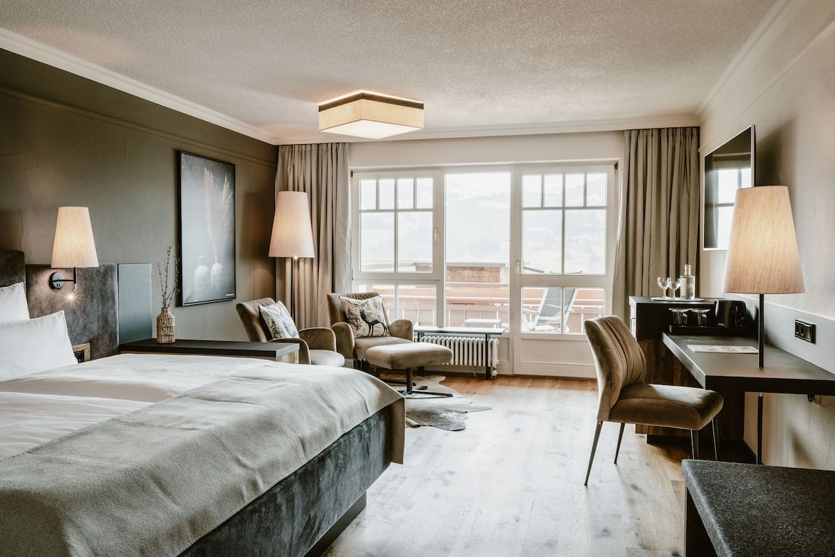 Basic Room | 1 bedroom, minibar, in-room safe, blackout drapes