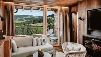 Comfort suite | Een minibar, een kluis op de kamer, verduisterende gordijnen, reisbedje