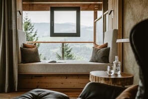 Minibar, coffres-forts dans les chambres, rideaux occultants