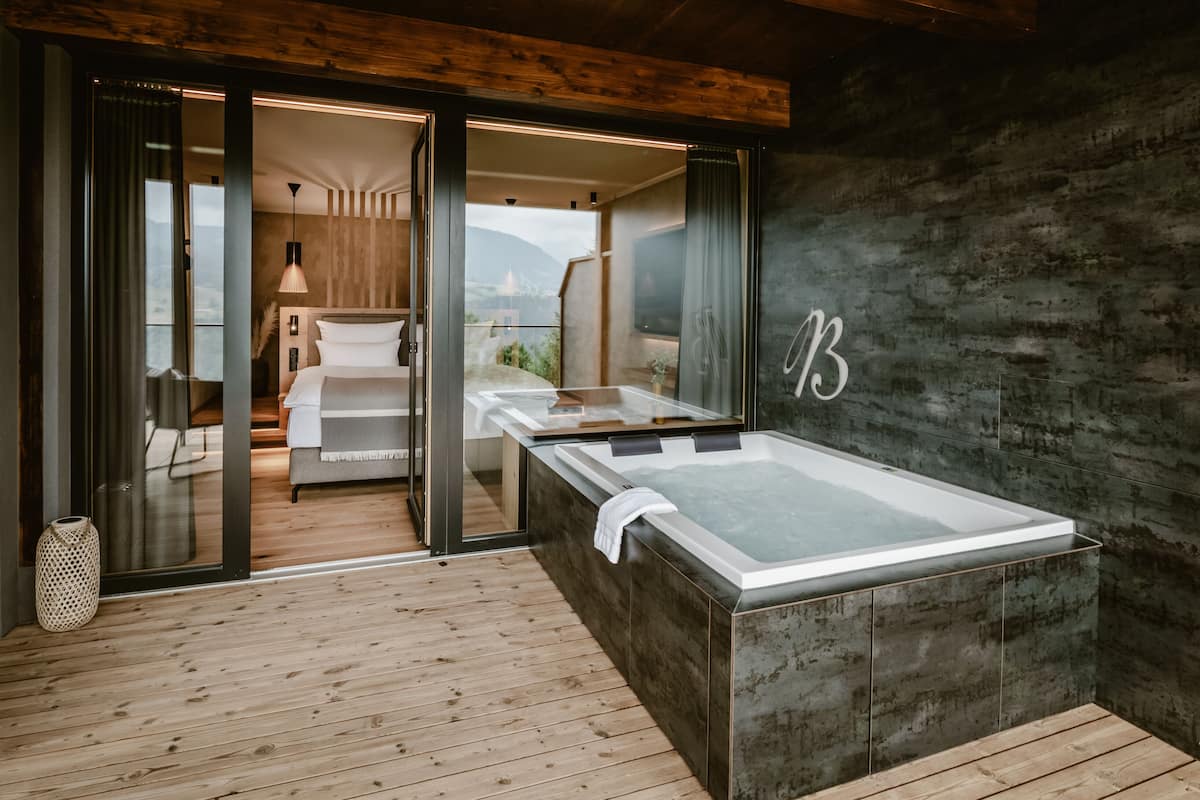 Exclusive Suite | 1 bedroom, minibar, in-room safe, blackout drapes