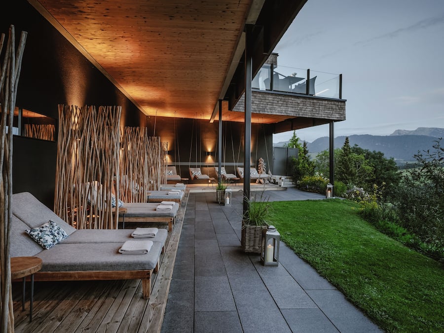 Sauna, hot tub, steam room, body treatments, aromatherapy