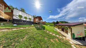 Property grounds - Yellow bungalow Bosnian pyramid glamping (Visoko)