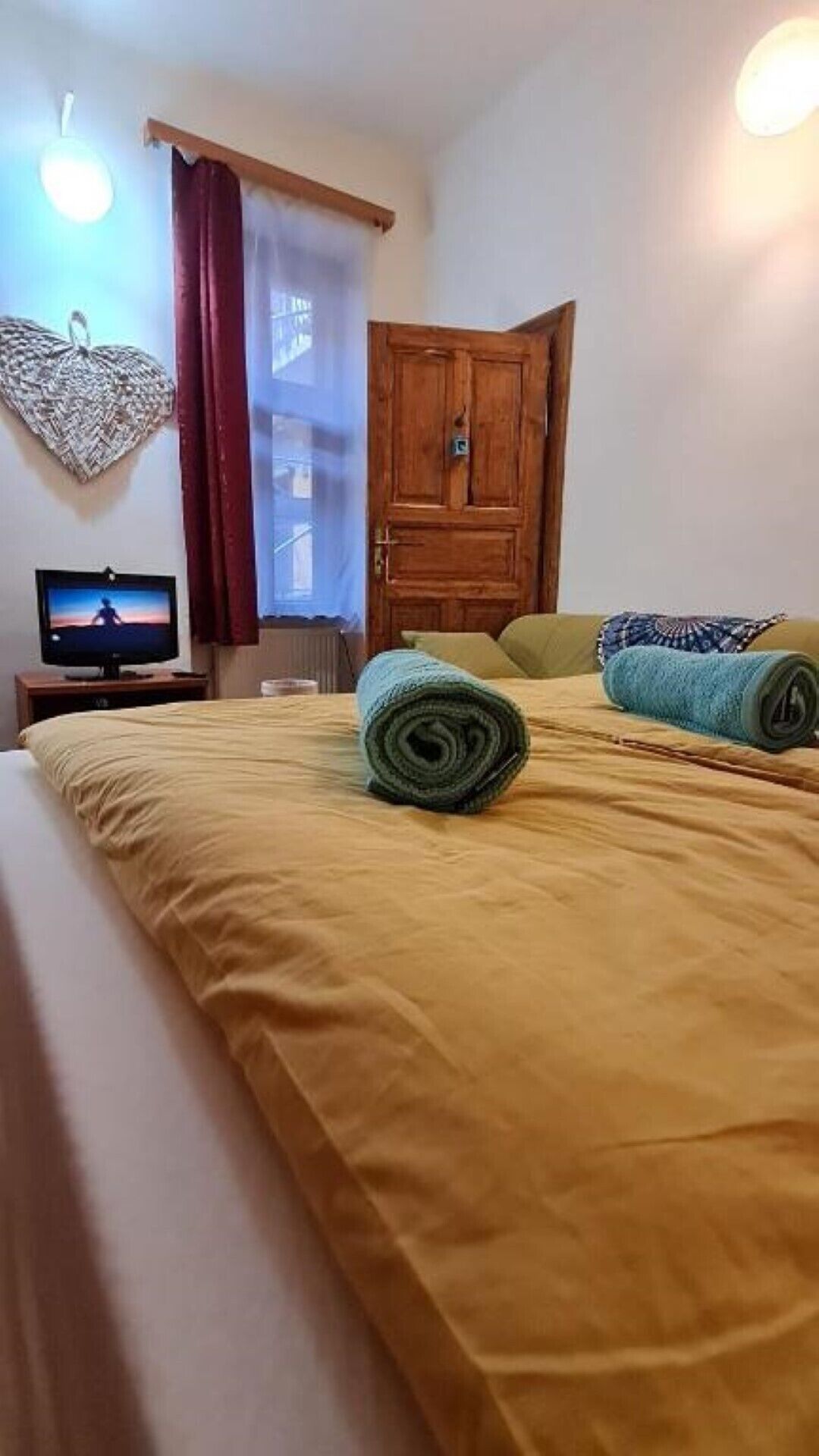 1 habitación, caja de seguridad en la habitación y escritorio 