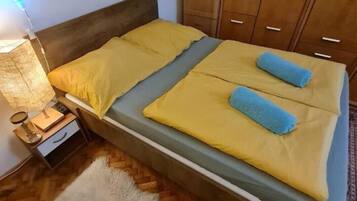 1 bedroom, in-room safe, desk, iron/ironing board