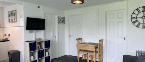 Smart-TV, DVD-Player, Bücher