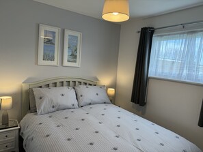 2 makuuhuonetta, silitysrauta/-lauta, vauvan matkasänky, ilmainen Wi-Fi