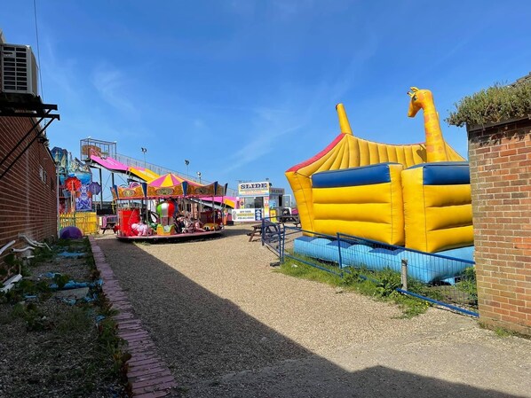 Children’s area - M & T Chalets , 2 bed chalet Hemsby. sleeps 6 (great yarmouth)