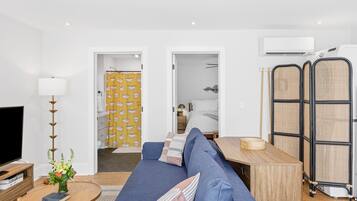 1 habitación, tabla de planchar con plancha, wifi y ropa de cama