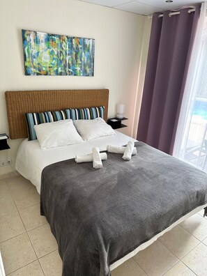 6 bedrooms, iron/ironing board, WiFi, bed sheets