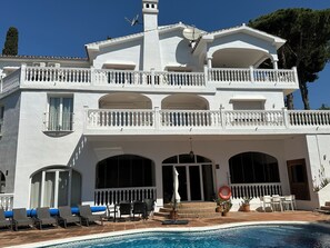 Exterior - Villa Sol y Mar Marbella Ideal for family, friends and golf (Marbella)