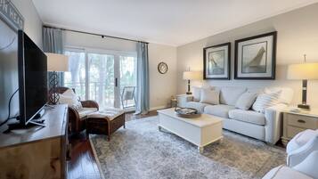 Villa, Multiple Beds, Balcony, Golf View (470 Plantation Club Villas) | Living area | 40-inch TV with cable channels