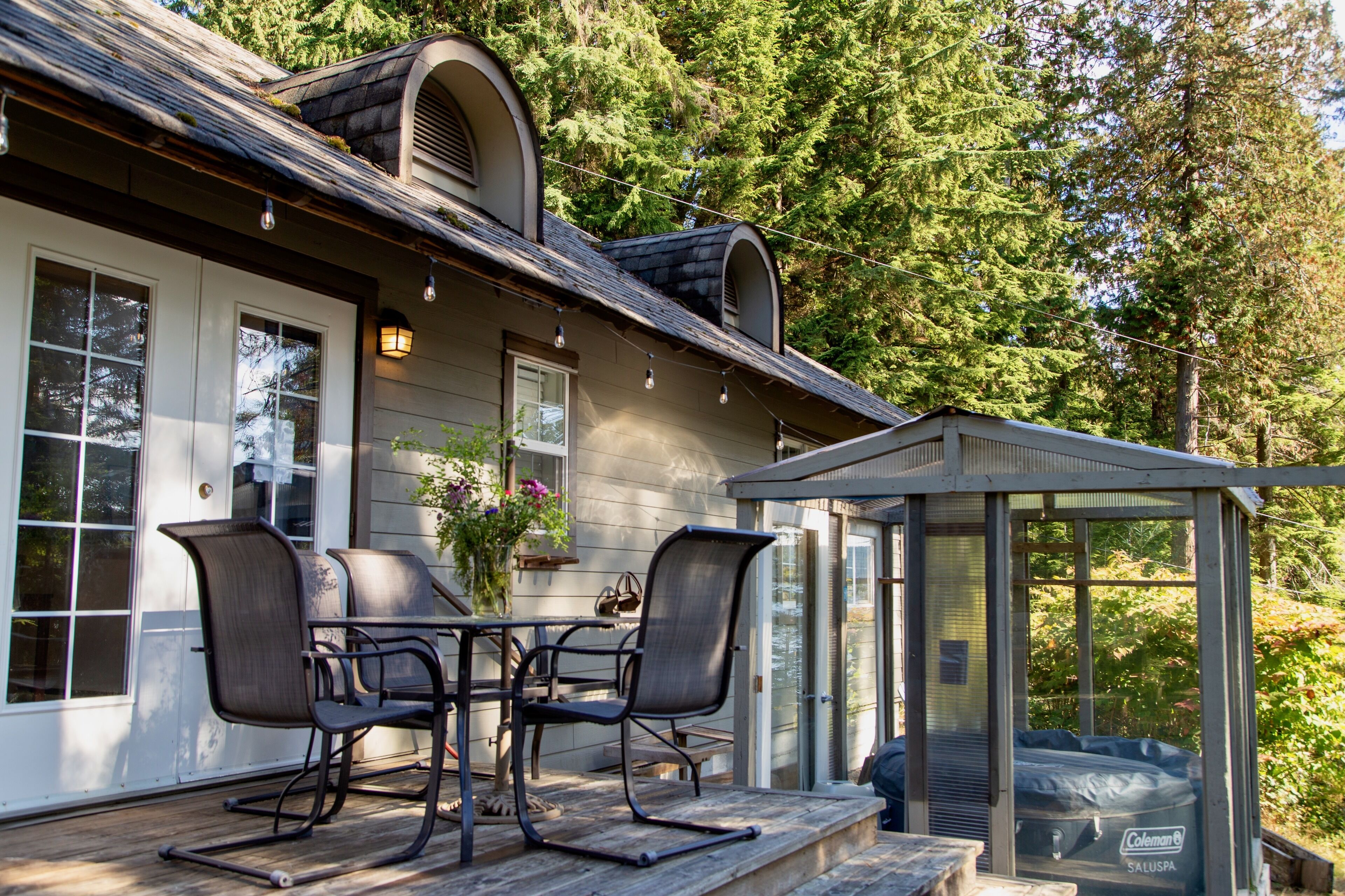 Oceanfront retreat w. boat shuttle