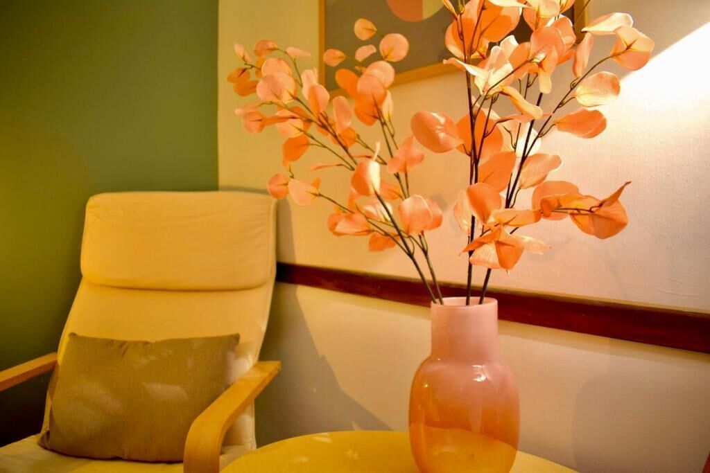 豪華雙人房 | 起居區 | 24-吋智慧型電視、數位頻道、電視、Netflix