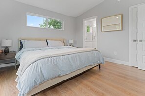 3 bedrooms, desk, iron/ironing board, travel cot - East Austin Home | In-Law Suite | Office+Fast Wifi (Austin)
