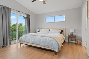 3 bedrooms, desk, iron/ironing board, travel crib