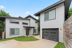 Exterior - East Austin Home | In-Law Suite | Office+Fast Wifi (Austin)