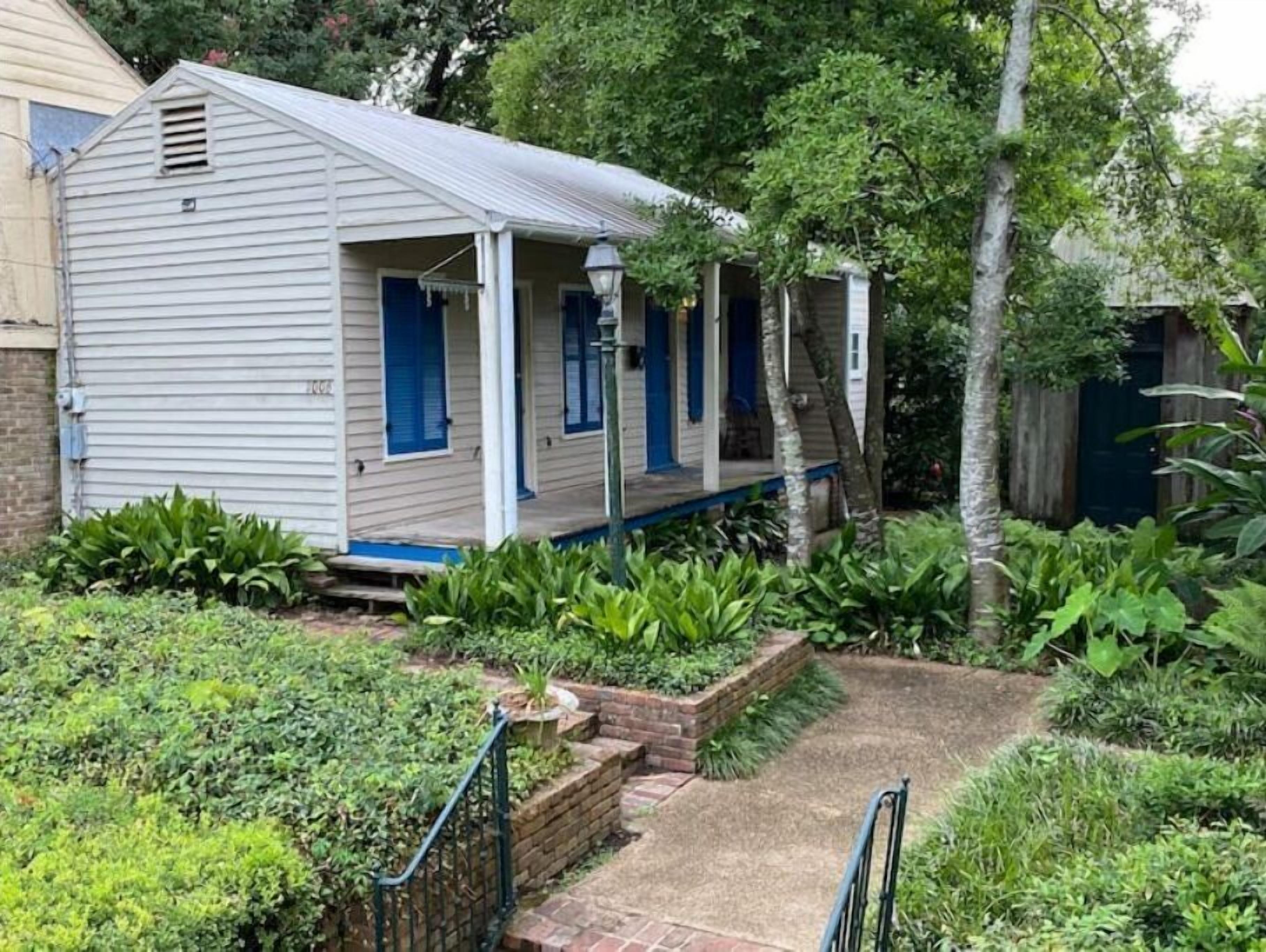 Courtyard Cottage on Monroe