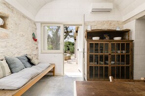 Villa | Living area - Trullo Solleone by Wonderful Italy (Carovigno)