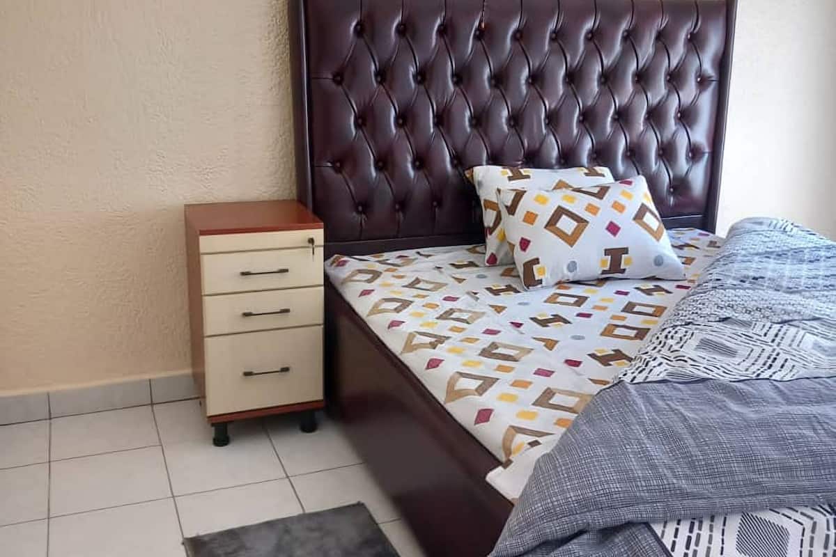 Habitación Deluxe, 1 cama Queen size, balcón, vista a la ciudad | 6 habitaciones, decoración personalizada y muebles diferentes