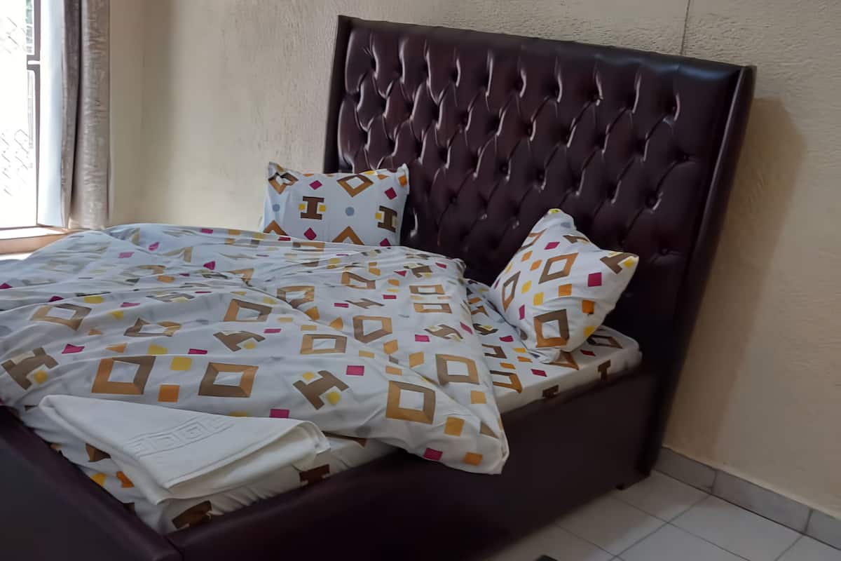 Habitación Deluxe, 1 cama Queen size, vista a la ciudad, en el área del jardín | 6 habitaciones, decoración personalizada y muebles diferentes