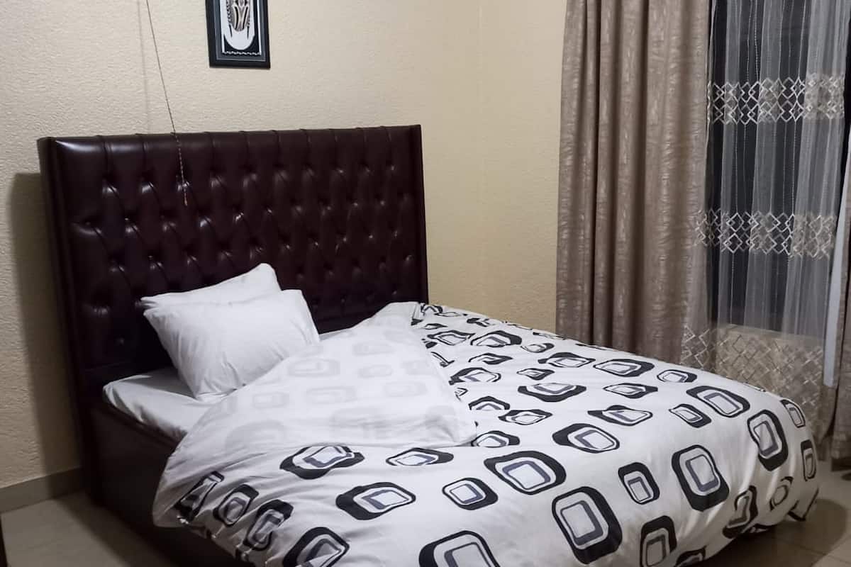 Deluxe Room, 1 Queen Bed, Non Smoking, City View
