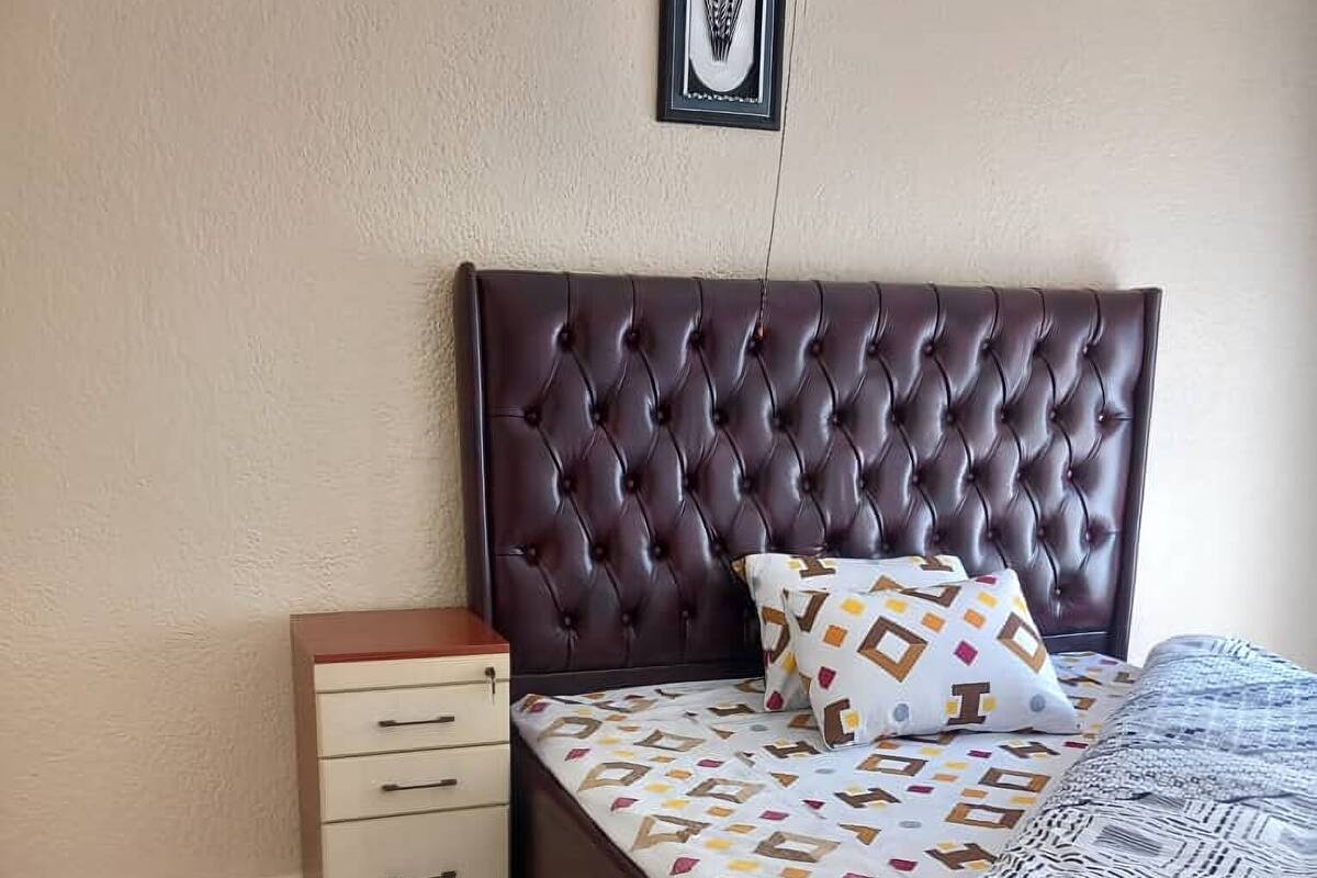 Habitación Deluxe, 1 cama Queen size, balcón, vista a la ciudad | 6 habitaciones, decoración personalizada y muebles diferentes