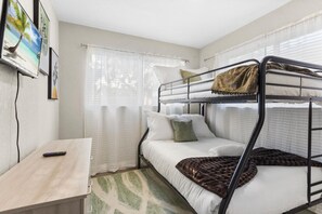 3 Schlafzimmer, Schreibtisch, Bügeleisen/Bügelbrett, kostenloses WLAN